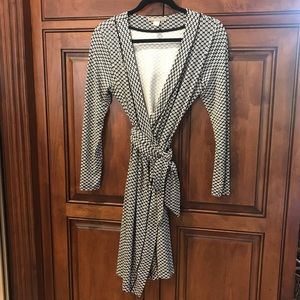 Banana Republic long sleeve patterned wrap dress